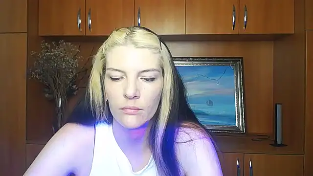 Snapshot of VanessaRey_ chatting on 06-23-26, 07:17 VanessaRey online show from 06-23-26, 07:17