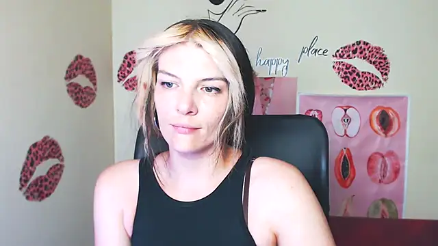 Snapshot of VanessaRey_ chatting on 06-26-26, 06:29 VanessaRey online show from 06-26-26, 06:29