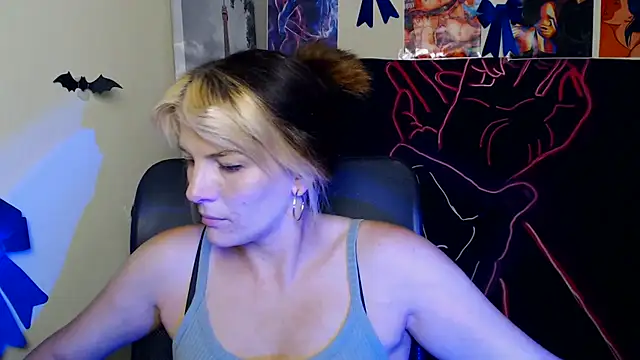 Snapshot of VanessaRey_ chatting on 07-17-26, 06:53 VanessaRey online show from 07-17-26, 06:53