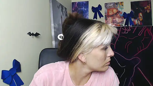 Snapshot of VanessaRey_ chatting on 07-30-26, 06:12 VanessaRey online show from 07-30-26, 06:12