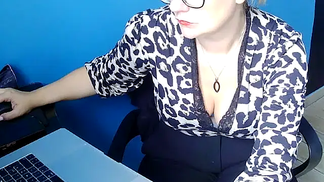 Snapshot of lady_gloria69 chatting on 10-04-25, 11:30 lady gloria69 online show from 10-04-25, 11:30