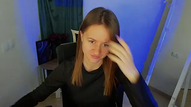 Snapshot of Catherine_e chatting on 10-27-25, 07:40 Catherine e online show from 10-27-25, 07:40