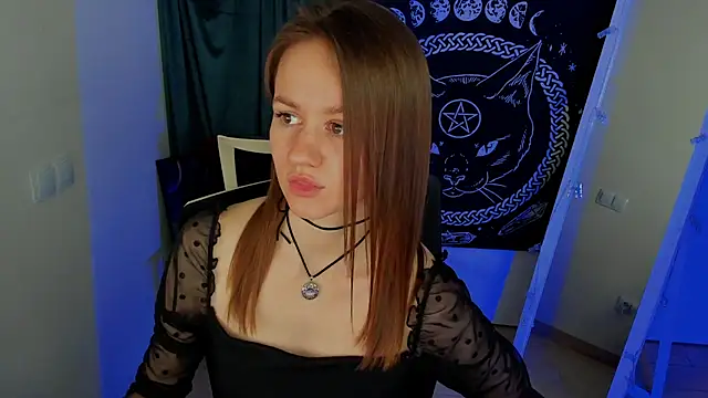 Snapshot of Catherine_e chatting on 10-31-25, 07:48 Catherine e online show from 10-31-25, 07:48