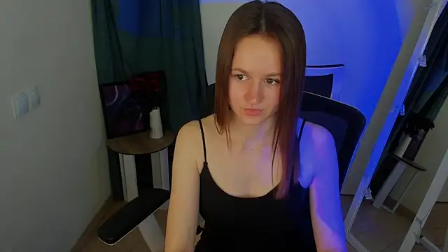 Snapshot of Catherine_e chatting on 11-18-25, 10:36 Catherine e online show from 11-18-25, 10:36