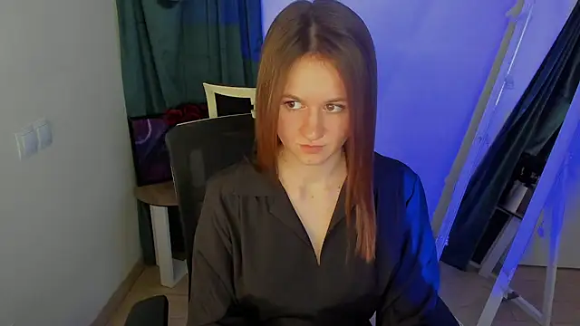 Snapshot of Catherine_e chatting on 11-23-25, 08:08 Catherine e online show from 11-23-25, 08:08