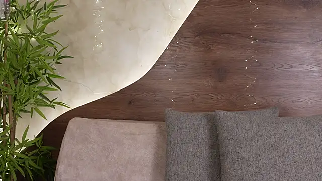 mia lacy  online show from 12-18-25, 07:53