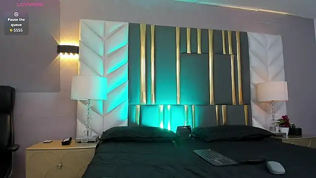 SaraJonness online show from 11-26-25, 12:39