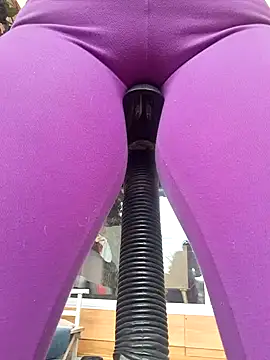 Snapshot of Amadamilf1980 chatting on 12-04-25, 03:10 Amadamilf1980 online show from 12-04-25, 03:10