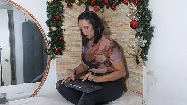 Snapshot of Amadamilf1980 chatting on 12-05-25, 08:49 Amadamilf1980 online show from 12-05-25, 08:49