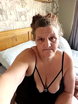 MissQueenBeex online show from 11-28-25, 11:46