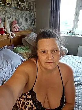 MissQueenBeex online show from 12-15-25, 11:58