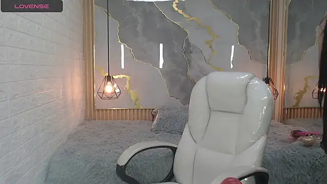 Snapshot of nei_girl chatting on 10-14-25, 01:01 nei girl online show from 10-14-25, 01:01