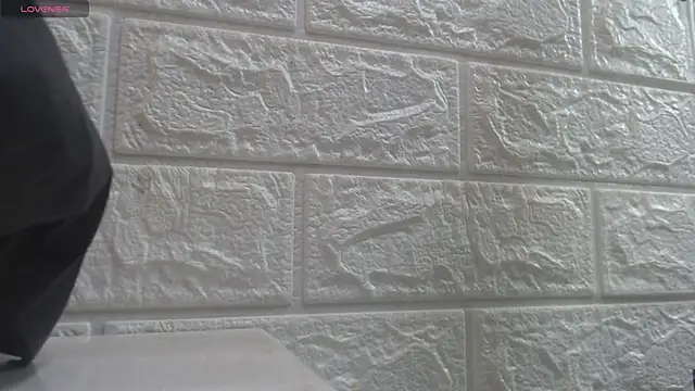 nei girl online show from 12-17-25, 11:16