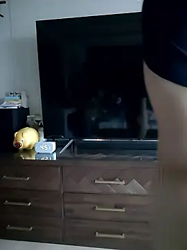 woonee827372 online show from 11-08-25, 07:52