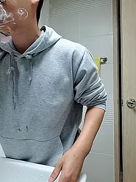 woonee827372 online show from 11-26-25, 08:59