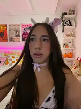 Snapshot of Tiana_Paez1 chatting on 10-18-25, 04:59 Tiana Paez1 online show from 10-18-25, 04:59