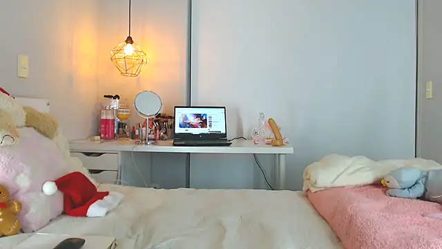 Snapshot of Tiana_Paez1 chatting on 12-15-25, 04:28 Tiana Paez1 online show from 12-15-25, 04:28