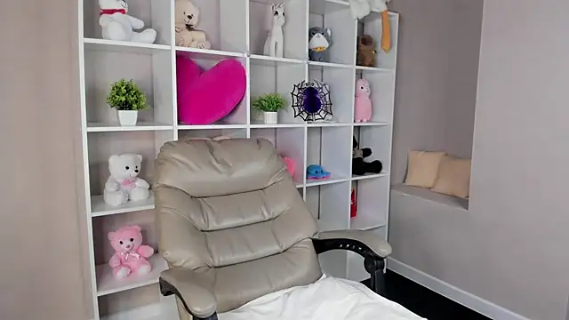 Joann Shermann online show from 11-08-25, 01:17