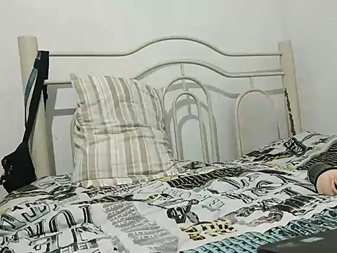 Snapshot of Rogers33 chatting on 03-20-26, 03:22 Rogers33 online show from 03-20-26, 03:22