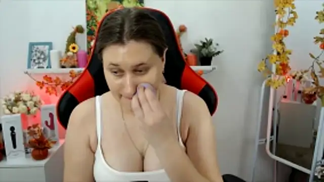 Lucky Lana online show from 11-07-25, 02:44