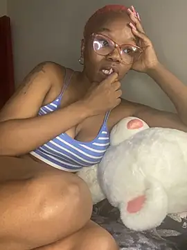 Snapshot of YummyMelanin117 chatting on 09-18-25, 06:43 YummyMelanin117 online show from 09-18-25, 06:43