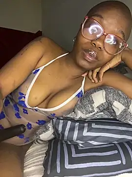 Snapshot of YummyMelanin117 chatting on 10-21-25, 11:05 YummyMelanin117 online show from 10-21-25, 11:05