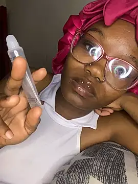 Snapshot of YummyMelanin117 chatting on 10-26-25, 07:31 YummyMelanin117 online show from 10-26-25, 07:31