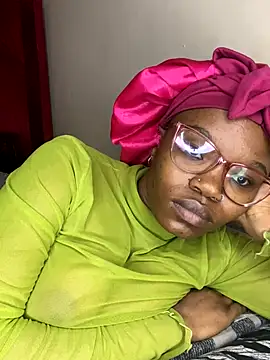 Snapshot of YummyMelanin117 chatting on 11-17-25, 08:14 YummyMelanin117 online show from 11-17-25, 08:14