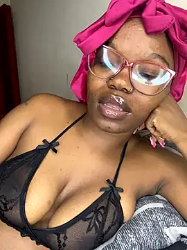 Snapshot of YummyMelanin117 chatting on 11-26-25, 09:49 YummyMelanin117 online show from 11-26-25, 09:49