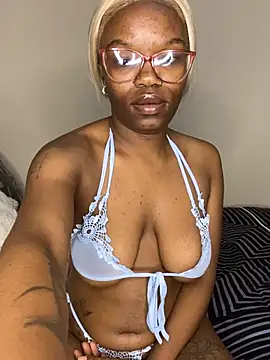 YummyMelanin117 online show from 02-16-26, 09:22