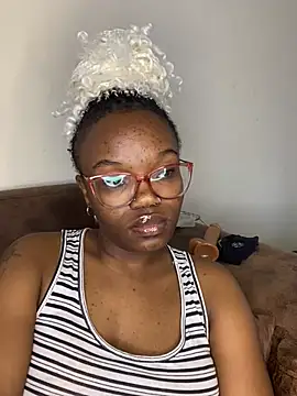 YummyMelanin117 online show from 04-14-26, 01:28