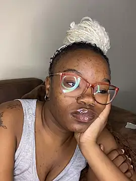 YummyMelanin117 online show from 04-18-26, 02:04