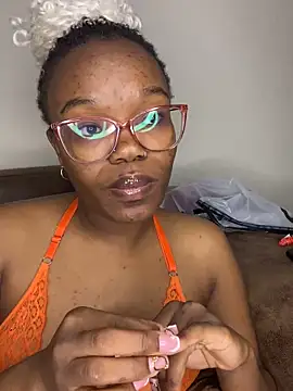 YummyMelanin117 online show from 04-22-26, 10:44