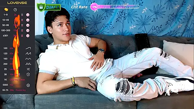Snapshot of THE_LITTLE_LIAM chatting on 06-11-26, 04:54 THE LITTLE LIAM online show from 06-11-26, 04:54