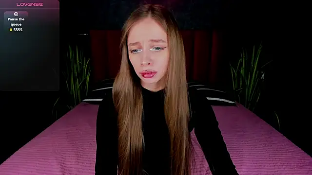 Amy Waynee online show from 11-23-25, 04:18