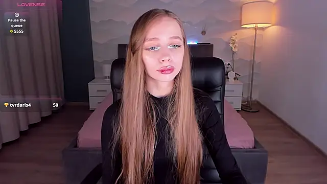 Amy Waynee online show from 11-24-25, 04:40