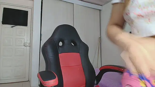 lovehotpink online show from 11-05-25, 05:24