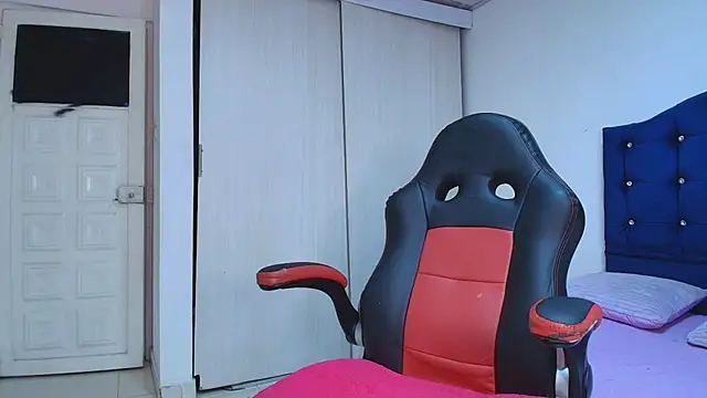 lovehotpink online show from 11-08-25, 07:23