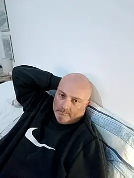 Alexis Bull online show from 11-21-25, 04:16