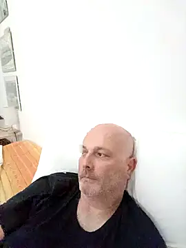 Alexis Bull online show from 04-24-26, 01:13