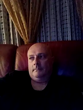 Alexis Bull online show from 04-26-26, 10:40