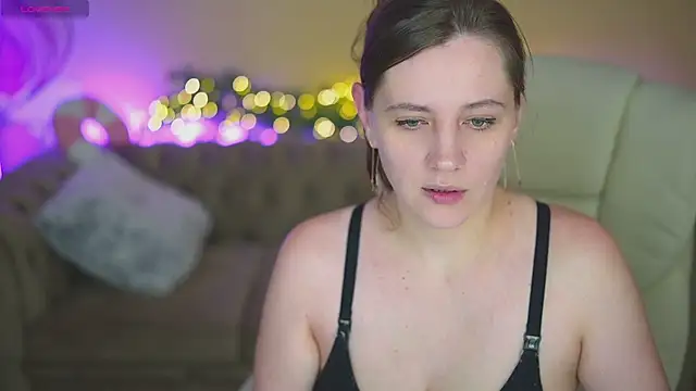 Snapshot of ValeryMurr chatting on 12-22-25, 08:28 ValeryMurr online show from 12-22-25, 08:28