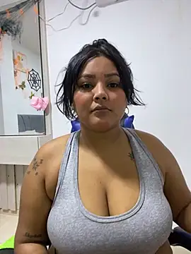 Snapshot of sashaoficial_ chatting on 11-17-25, 10:37 sashaoficial online show from 11-17-25, 10:37