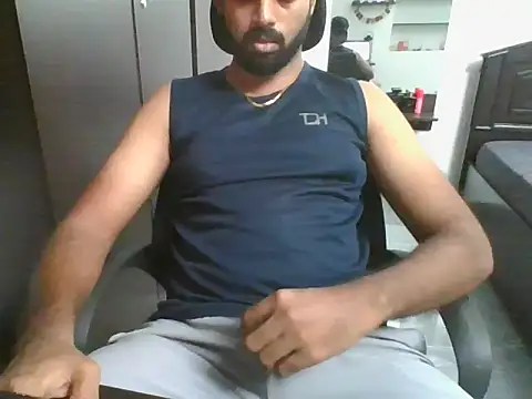 lovelyakash69 online show from 04-16-26, 12:28