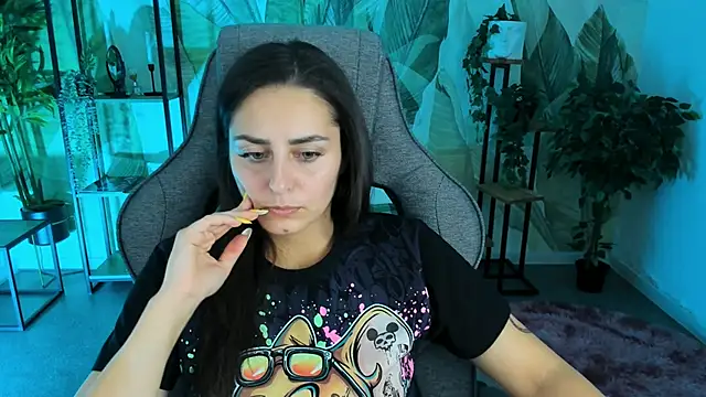 ValeriiMills online show from 10-13-25, 04:07