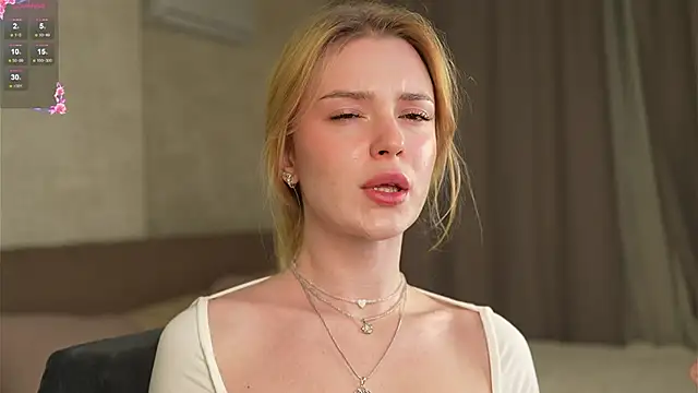 Snapshot of Cyberheart_ chatting on 11-17-25, 04:35 Cyberheart online show from 11-17-25, 04:35