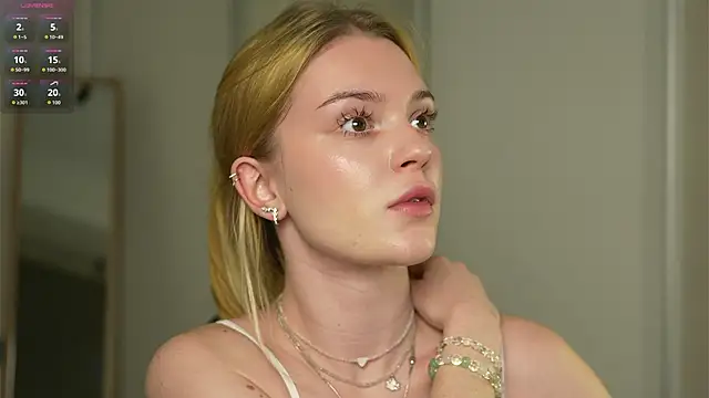 Snapshot of Cyberheart_ chatting on 11-26-25, 07:04 Cyberheart online show from 11-26-25, 07:04