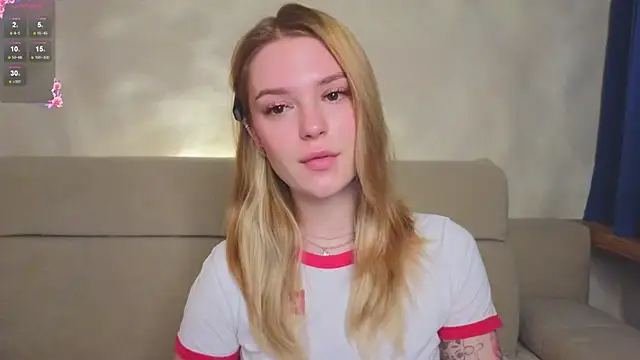 Snapshot of Cyberheart_ chatting on 12-17-25, 03:18 Cyberheart online show from 12-17-25, 03:18