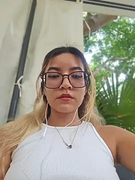 Snapshot of Pretty_roxxyy chatting on 05-02-26, 01:16 Pretty roxxyy online show from 05-02-26, 01:16