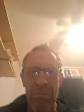 Snapshot of moasslicker chatting on 11-17-25, 02:50 moasslicker online show from 11-17-25, 02:50